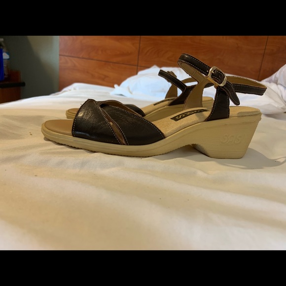 Sandals - Picture 4 of 9